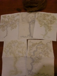 quadernetti, particolare copertine, con lana d'alpaca e fiori di sambucco della Lessinia.